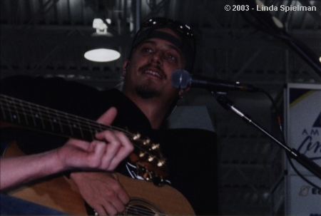 photo of Fuel vocalist Brett Scallions copyright Linda Spielman